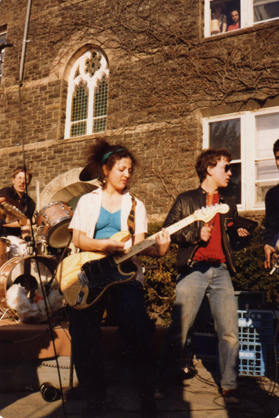 Suzy Jaguar & the Mechanics live outside Stone