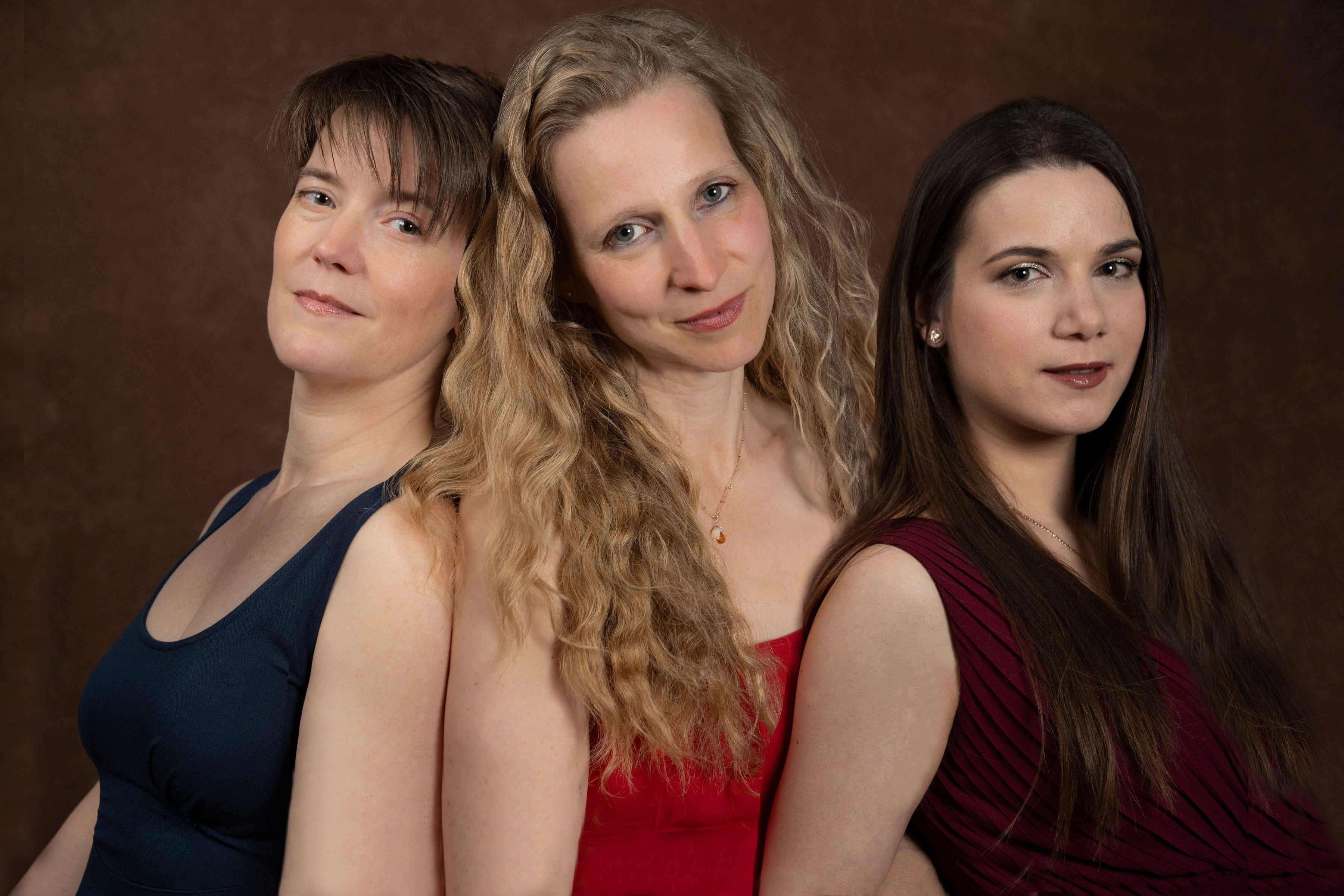 From left to right: Erika Switzer, Helena Baillie, Anita Balázs
; Elegies