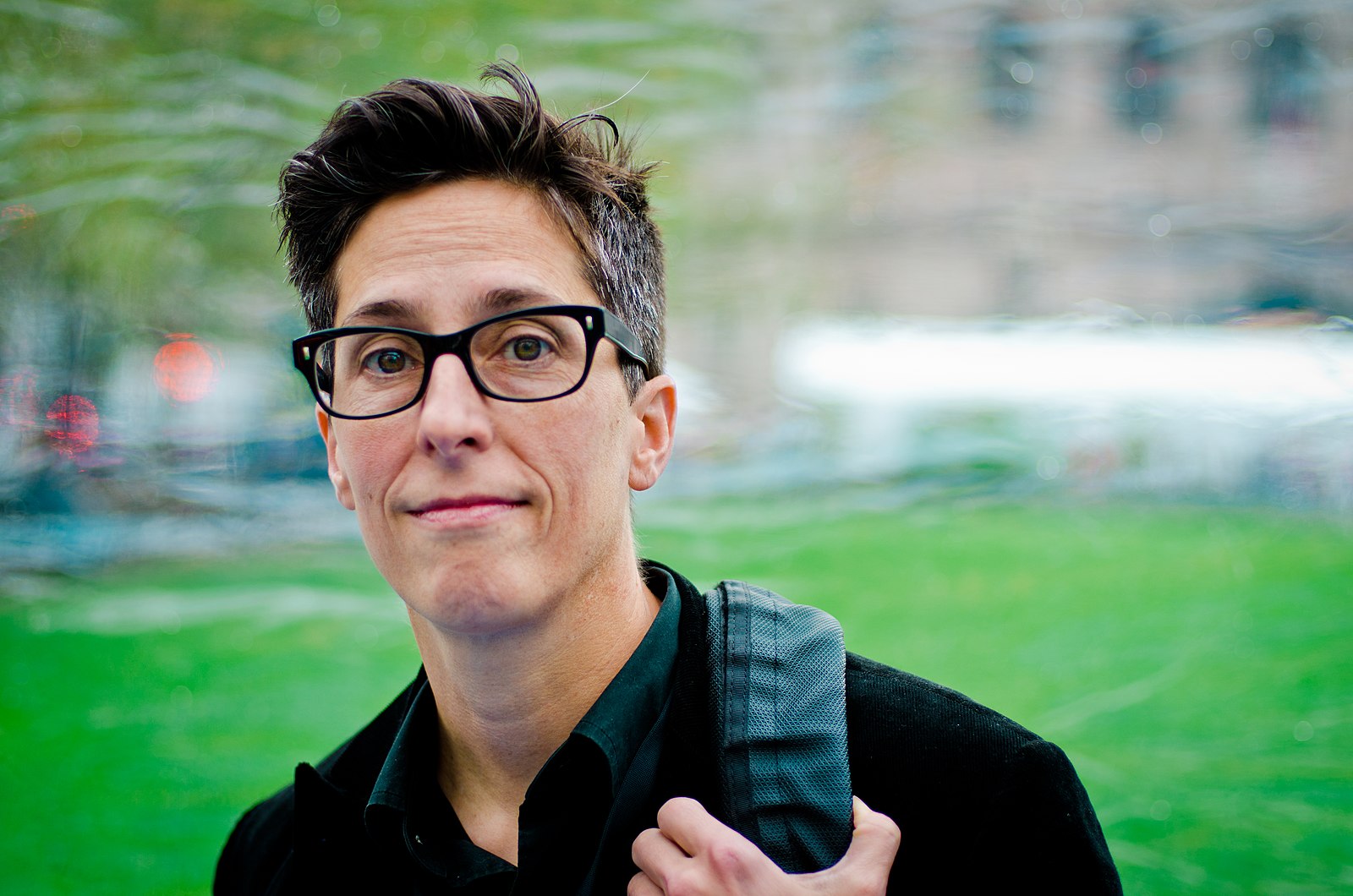 Alison Bechdel&nbsp;SR &rsquo;77.