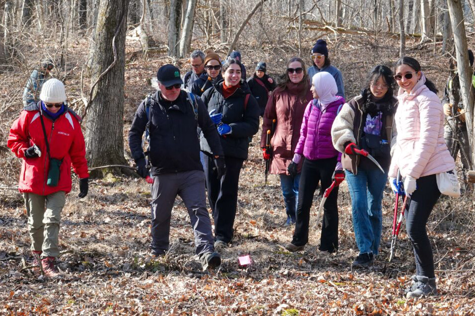 Trail clearing volunteers. Photo by&nbsp;Andrew Checchia, courtesy the&nbsp;<em>Daily Catch</em>