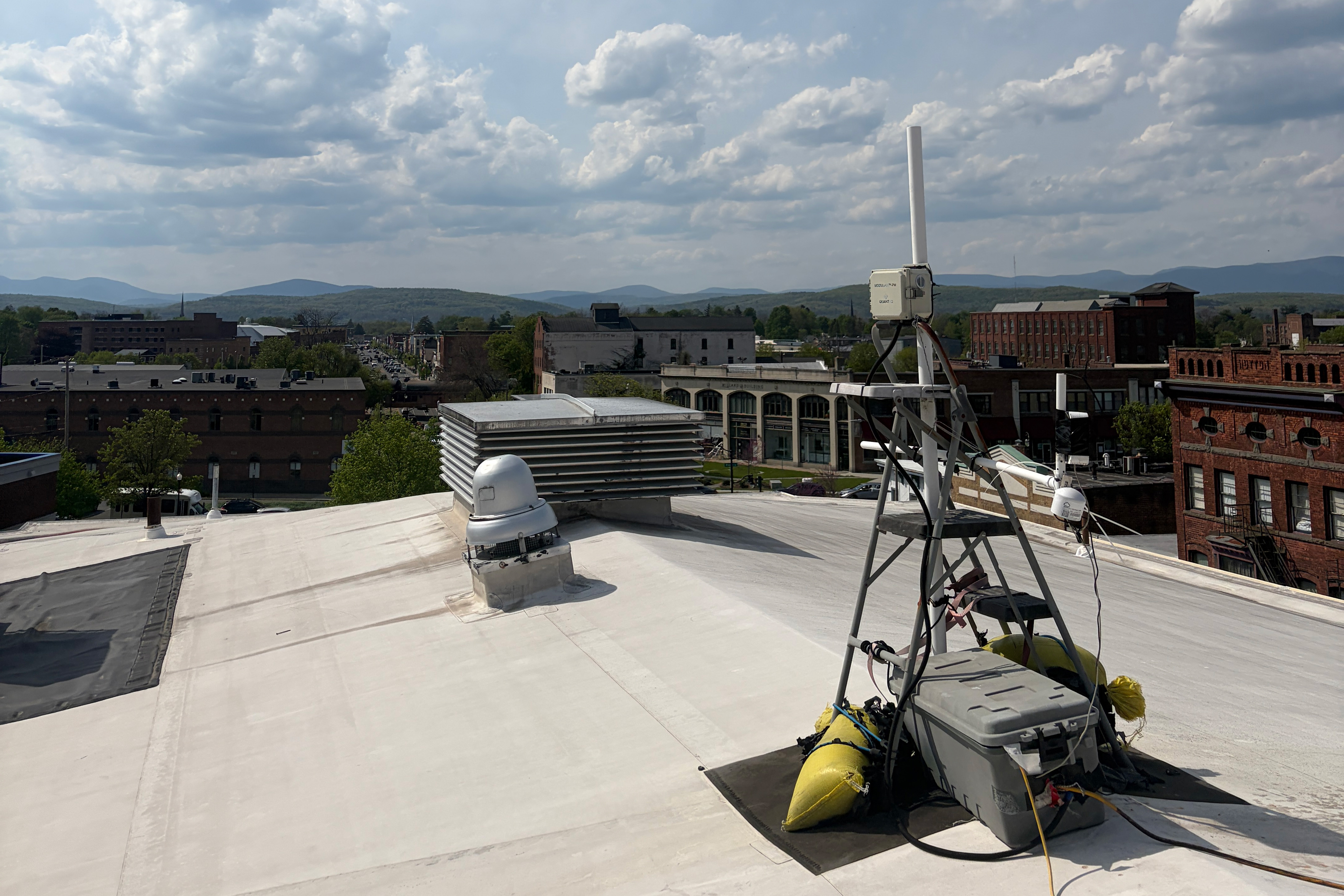 Bard Community Sciences Lab&nbsp;Regional&nbsp;Air Quality Station (RAQs) atop a roof in Kingston,&nbsp;NY.