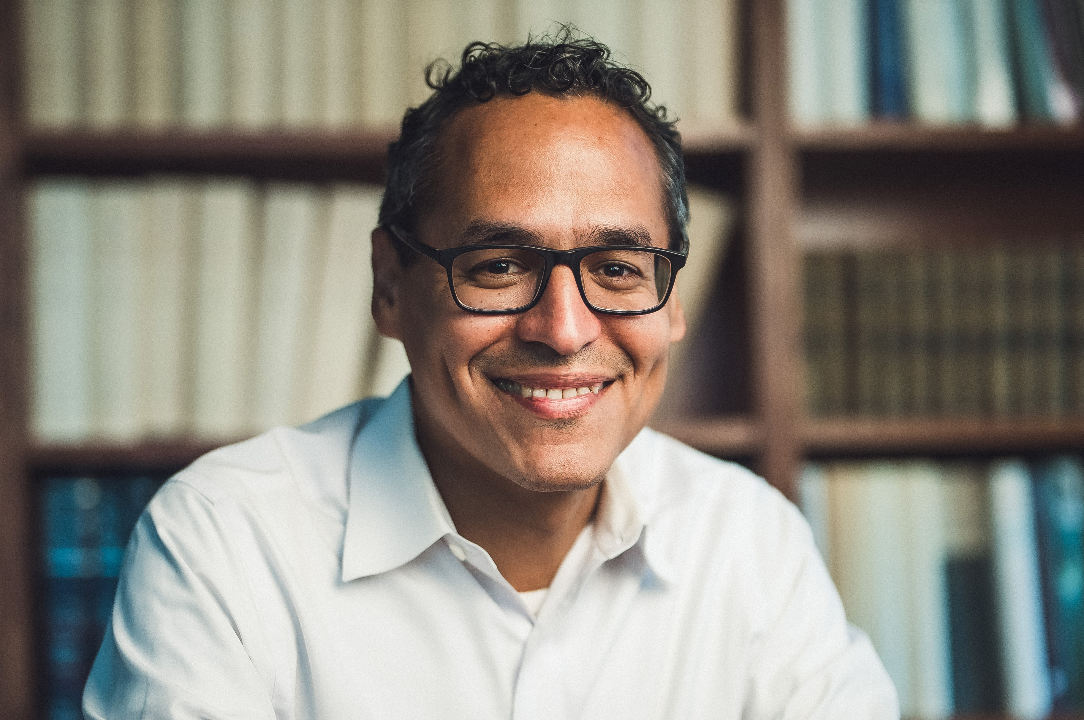 A professional photo portrait of&nbsp;Roosevelt Mont&aacute;s