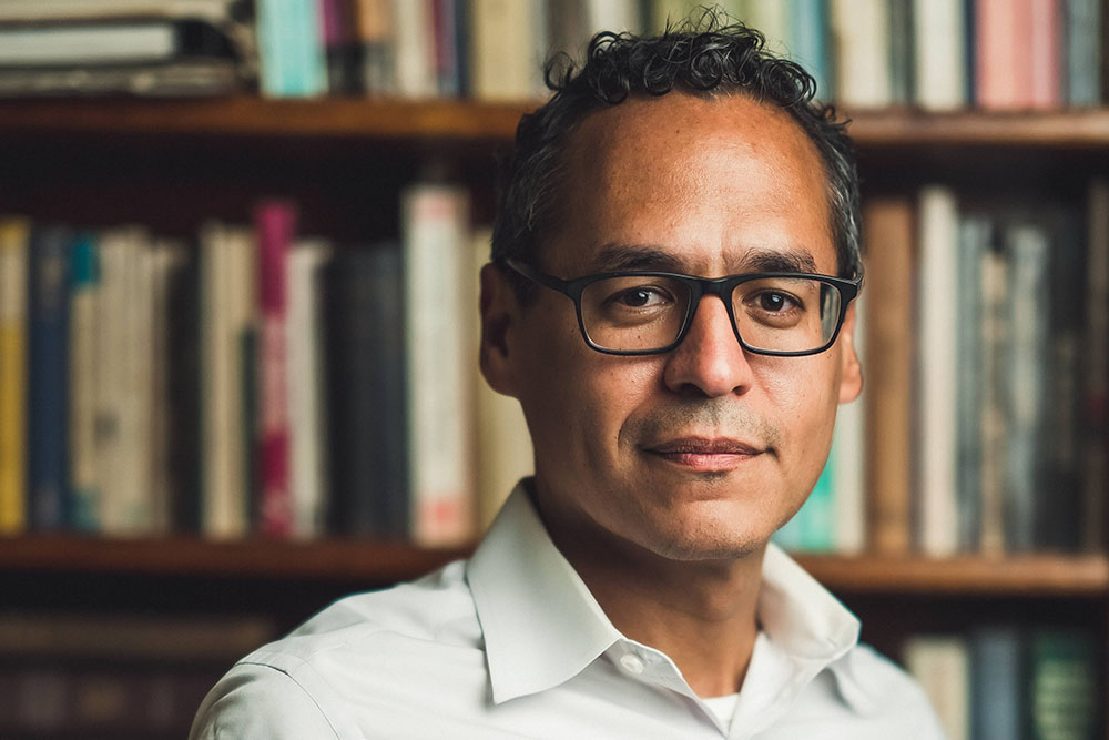 A professional portrait of Professor&nbsp;Roosevelt Mont&aacute;s