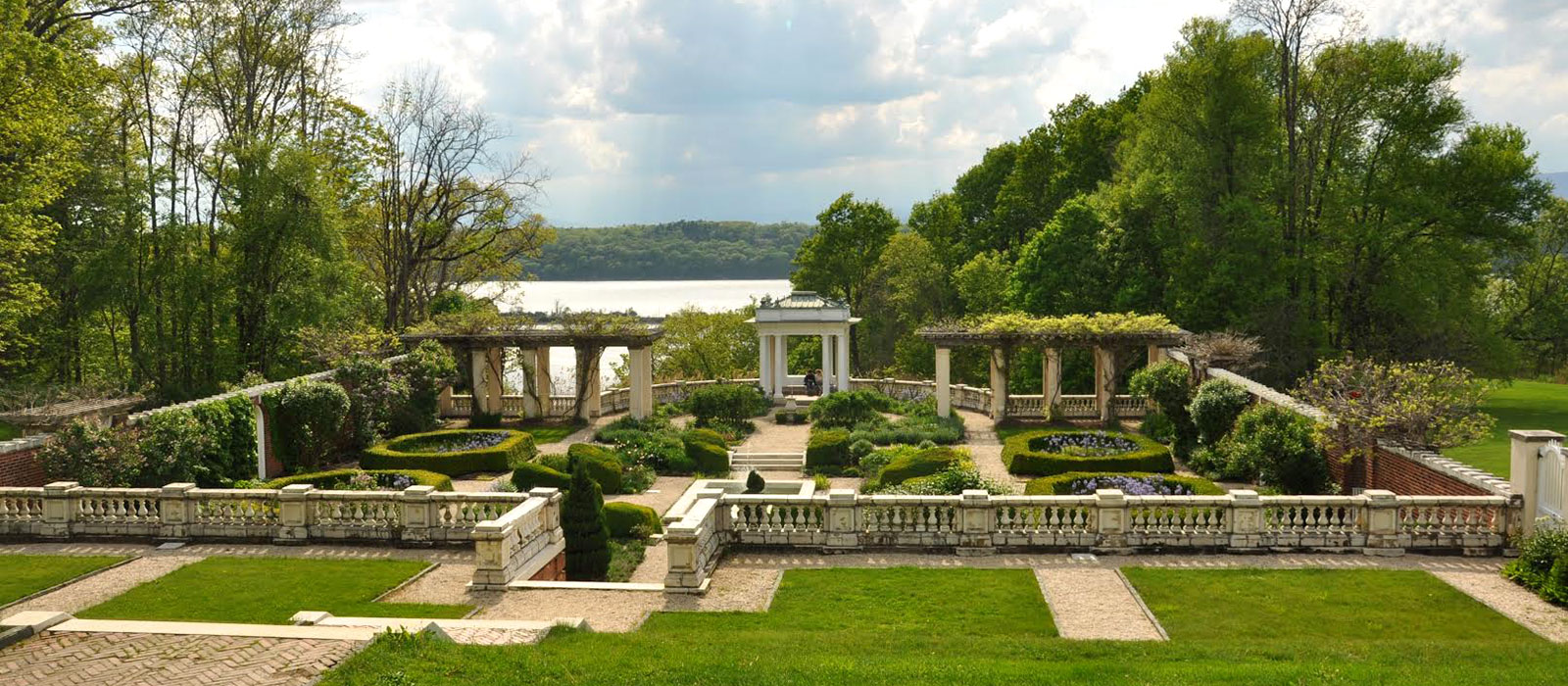 Bard Dedicates Arboretum on Arbor Day