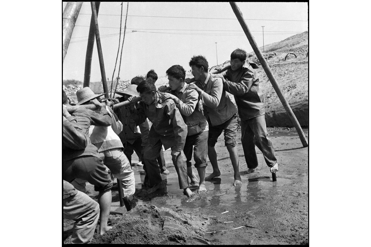 Images of the Chinese Youth Sent to the Countryside During the Cultural Revolution 1966-1976 by&nbsp;Tang Desheng