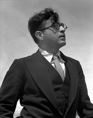 Carlos Chávez, 1930–40, Manuel Álvarez Bravo. ©Colette Urbajtel/Archivo Manuel Álvarez Bravo, SC