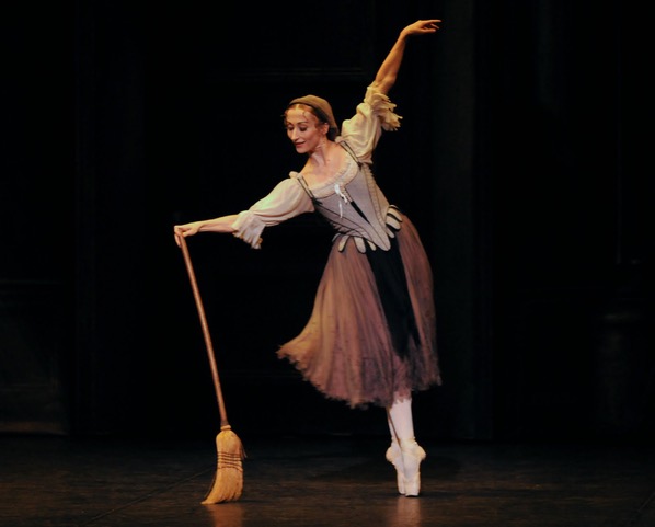 Image Credits: Daria Klimentová as Cinderella in the English National Ballet’s production of Cinderella, August 2010
Photography by zxDaveM