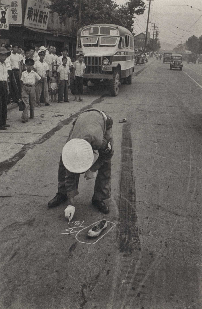 Between Capture and Abandonment: Intermedial Liminality in Early South Korean Literature and Photography