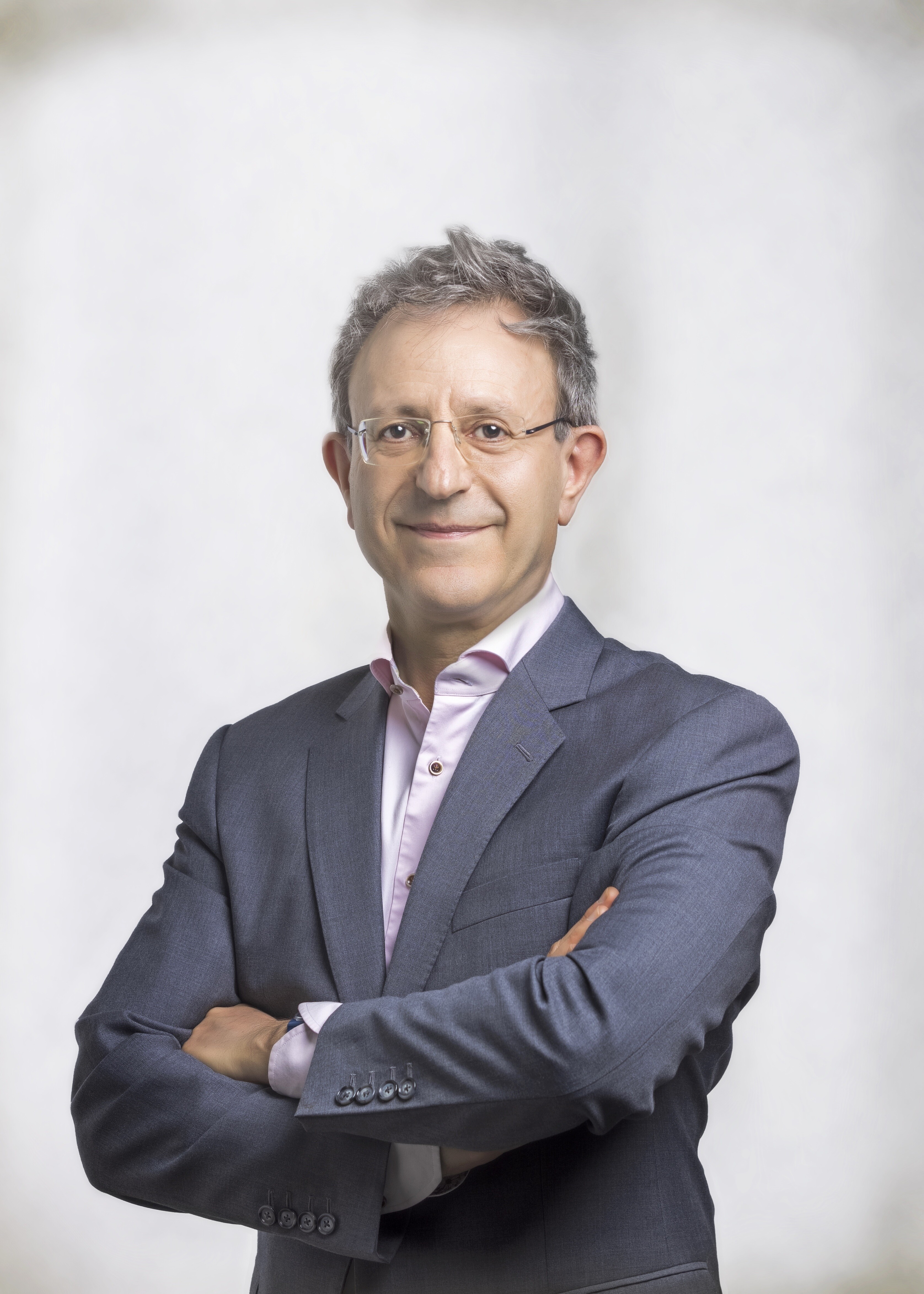 Pierre Vallet with his arms crossed, locking at the camera, with a grey background.; Vocal Arts Residency: Arias Masterclass with&nbsp;Pierre Vallet
